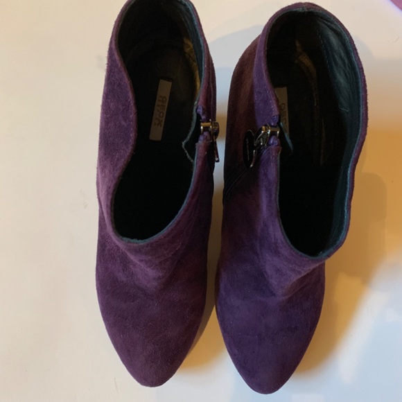 Like NEW π GEOX Suede Booties size 9 - Picture 4 of 7